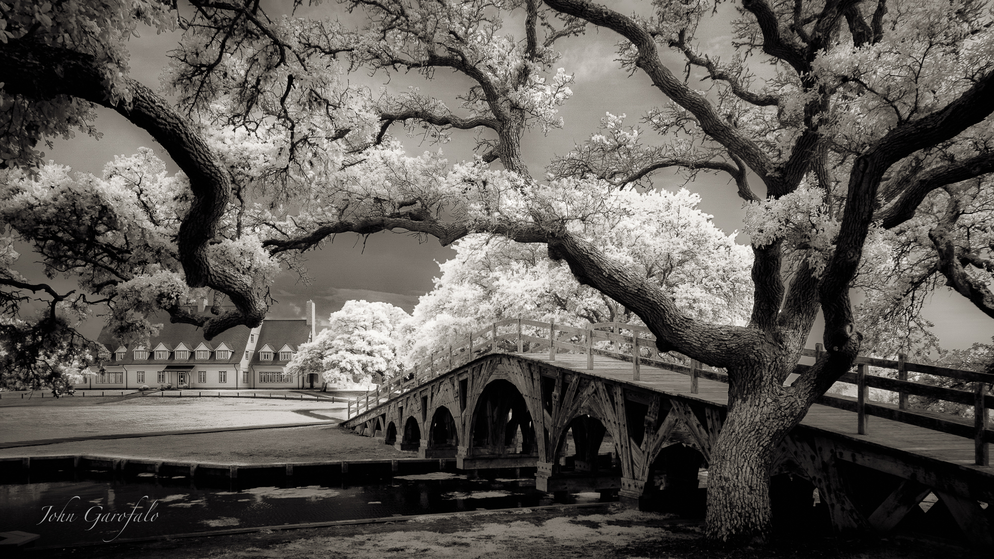 Footbridge to the Club ded4b0e6 b3a1 4484 8190 4187a8f8fe2c